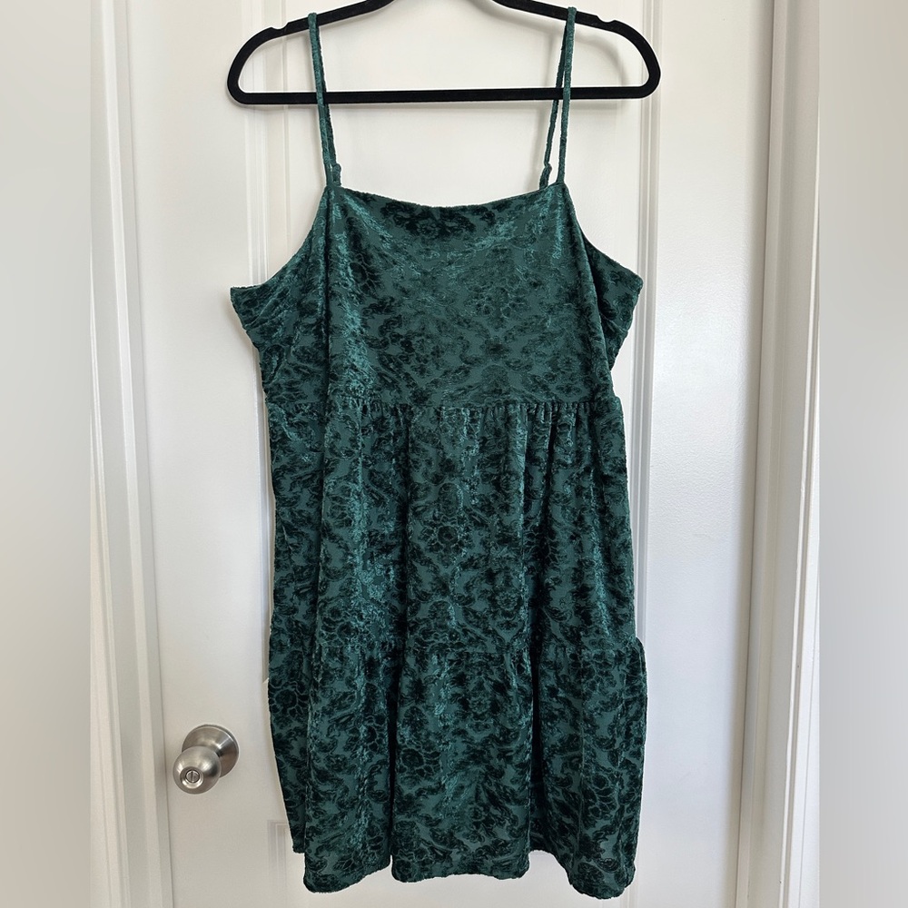 Green Velvet Spaghetti Strap Dress